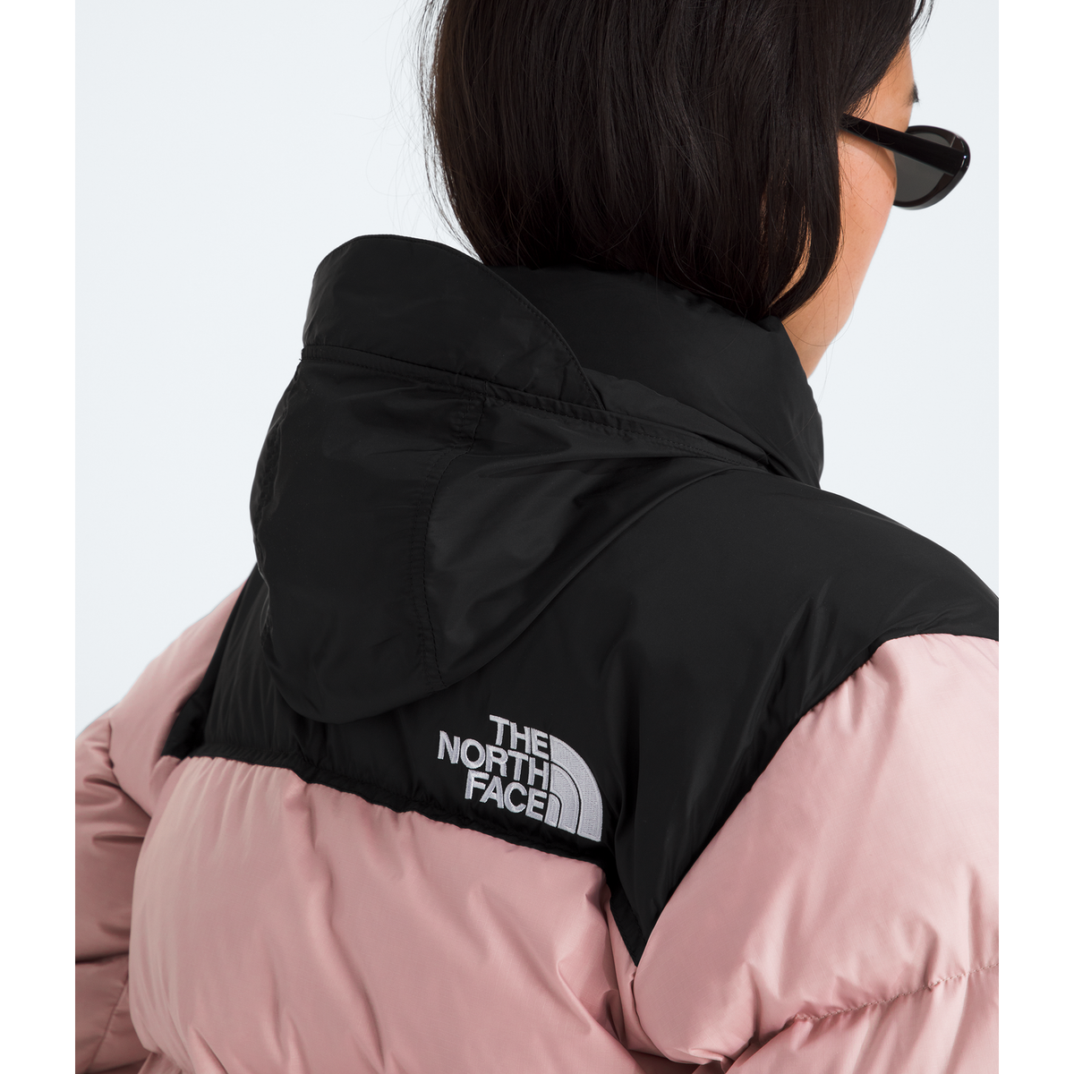 The North Face Women闂傚倷鑳堕崑銊╁磿閺屻儲鍋橀柨鐕傛嫹996 Retro Nuptse Jacket in Metal Pink/TNF Black