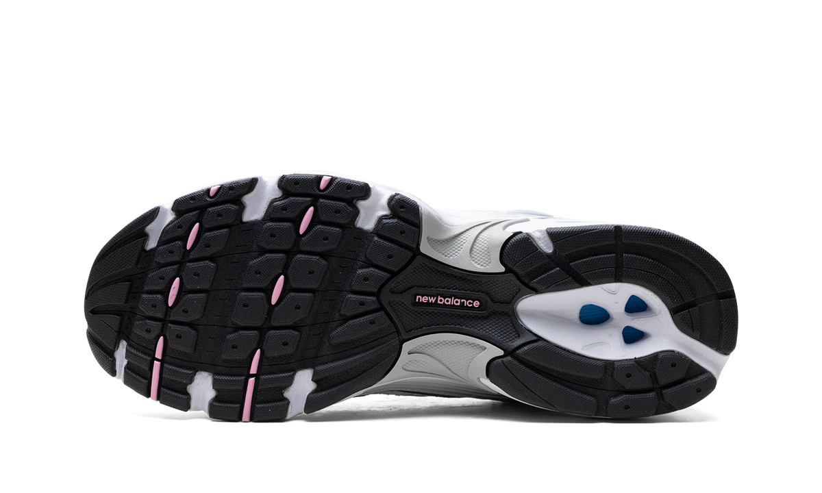 530 White / Pink MR530PK