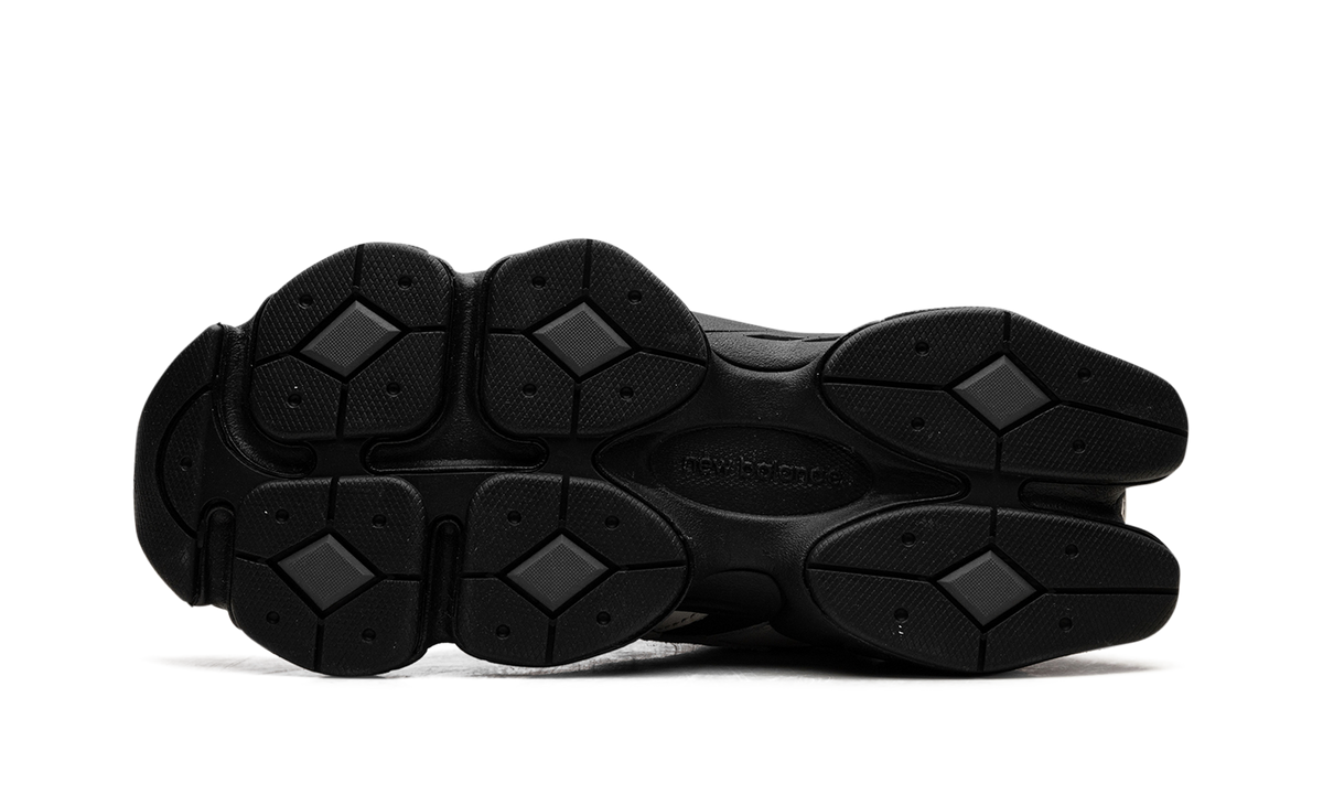 9060 Off White Black U9060ZBS