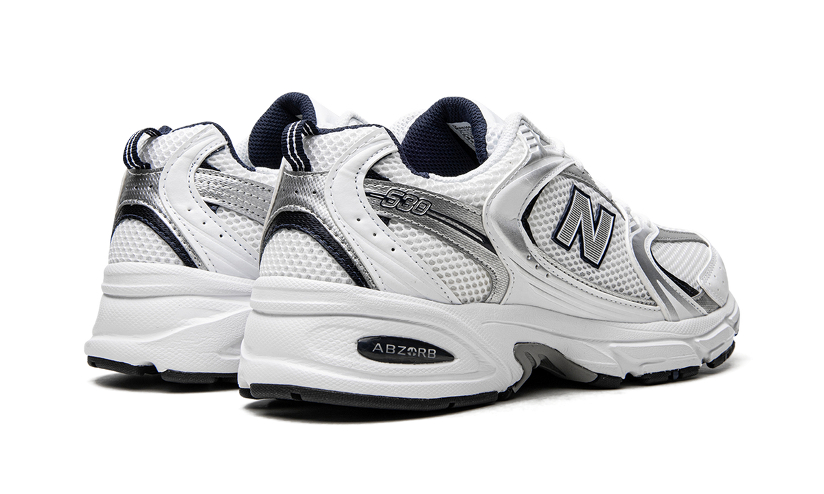 530 WHITE/SILVER/NAVY MR530SG