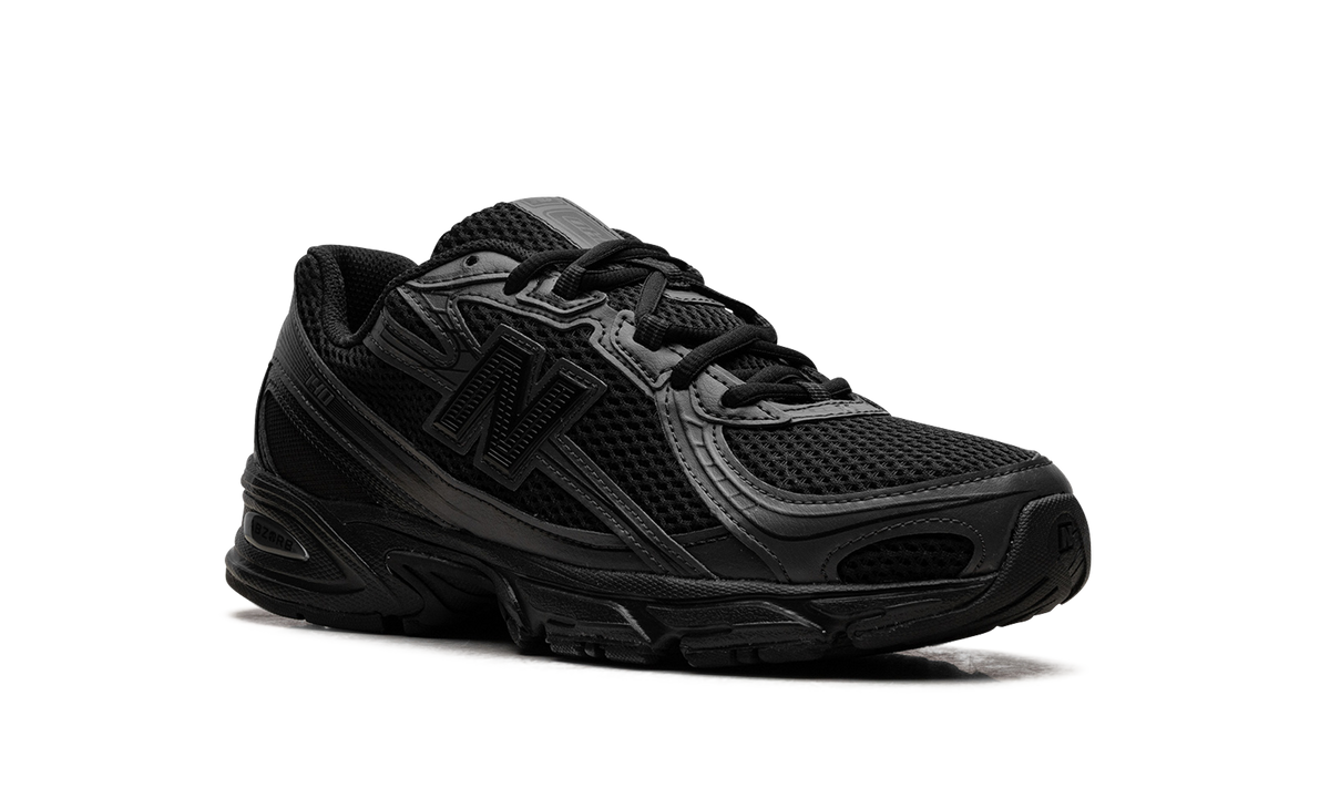 740 Triple Black U740BO2