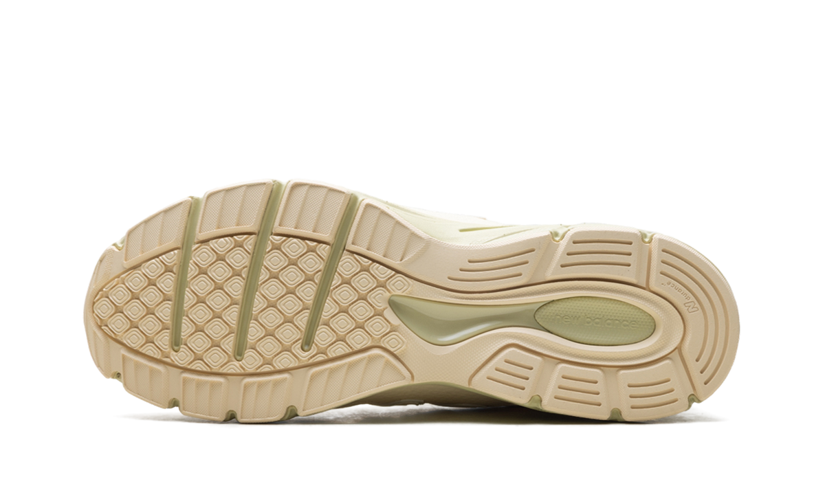 990v4 Made in USA - Macadamia Nut U990BO4