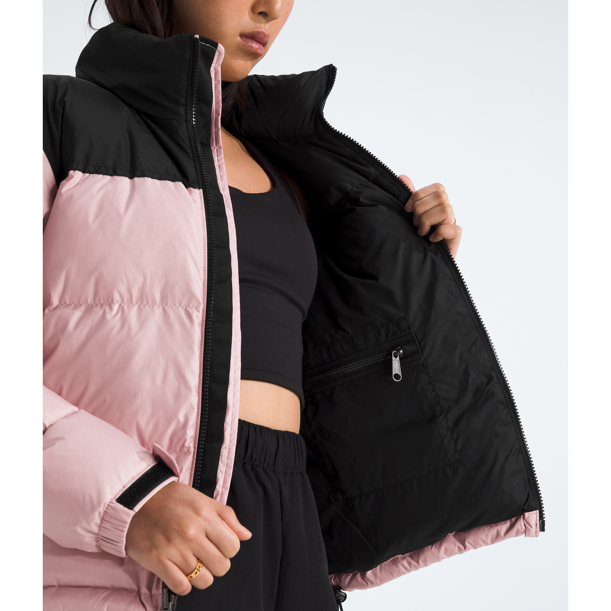 The North Face Women闂傚倷鑳堕崑銊╁磿閺屻儲鍋橀柨鐕傛嫹996 Retro Nuptse Jacket in Metal Pink/TNF Black