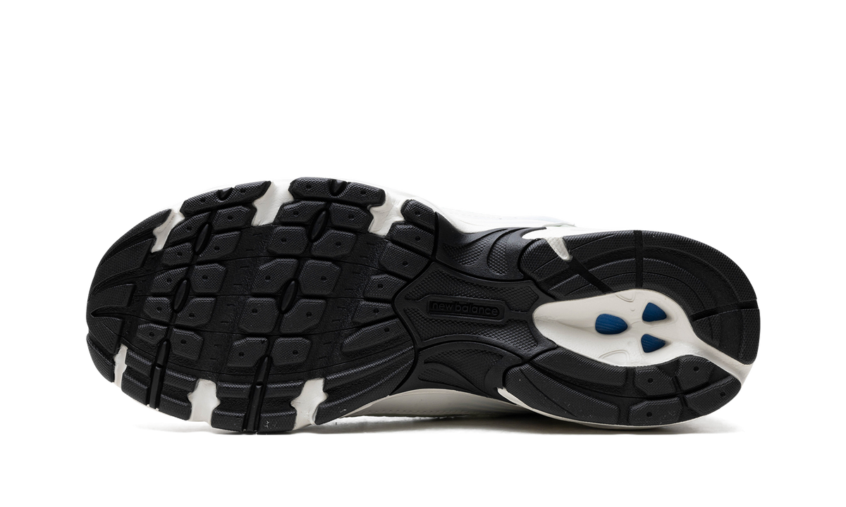 530 White / Blue MR530ZO