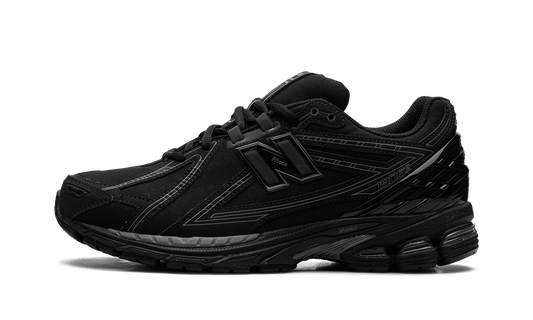 1906R Triple Black U1906RJB