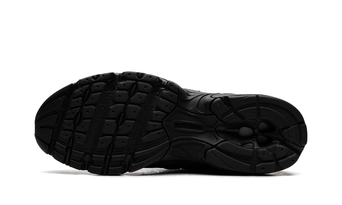 740 Triple Black U740BO2