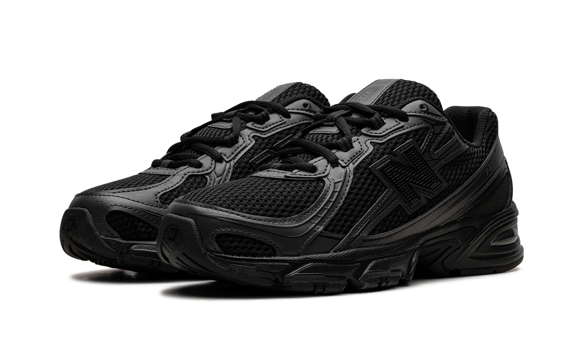 740 Triple Black U740BO2