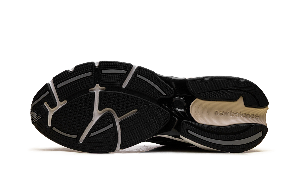 2010 Black / Shadow Grey U2010892