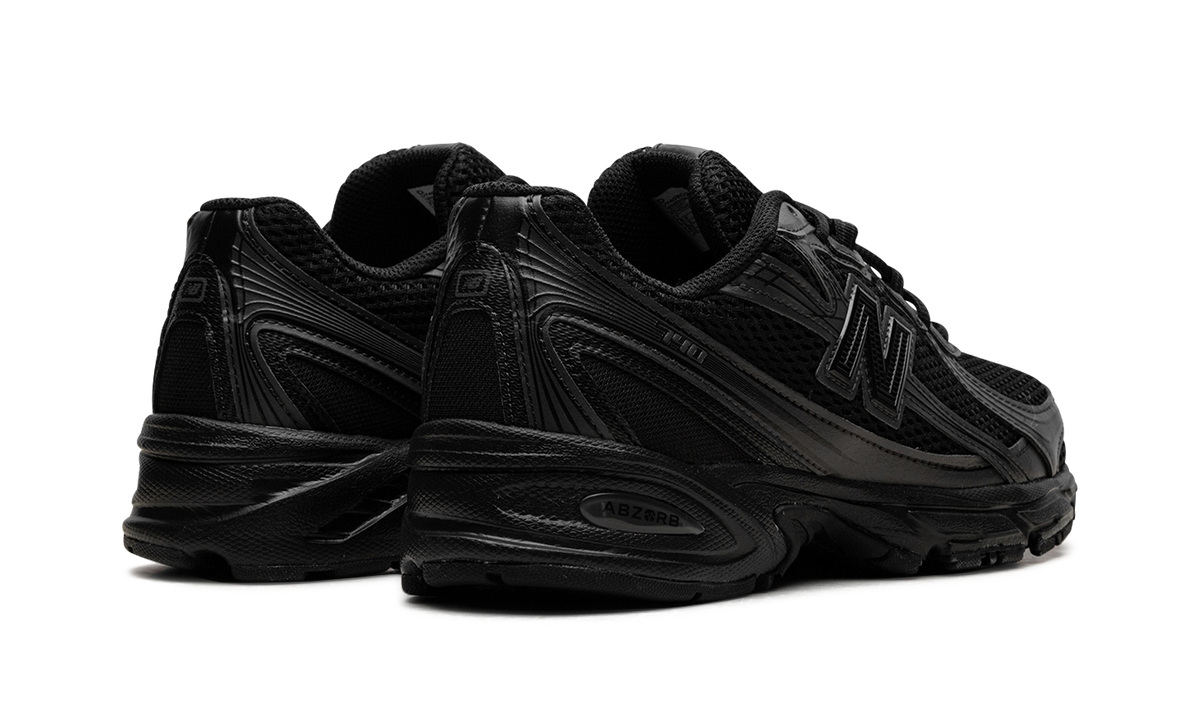 740 Triple Black U740BO2